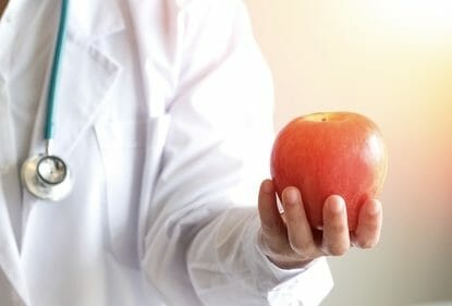 Un mar pe zi tine medicul departe