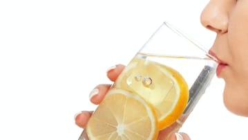 Apa cu lamaie, slabit,