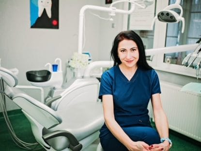 Dr. Laura Caraivan, stomatolog,